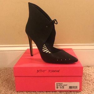Betsey Johnson Strut